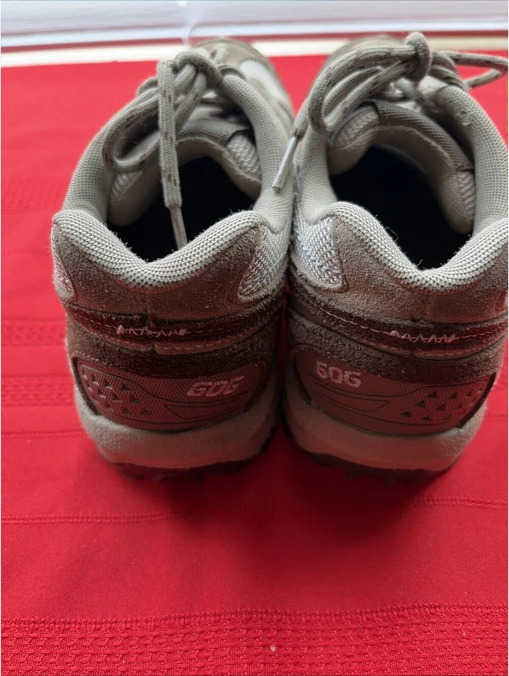 New Balance 606 Women's Size 8  Brown Hiking Trail Shoes